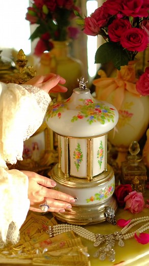 Watch till the end💖This carousel plays two tunes💖 Vintage Reuge Carousel Lipstick or Cigarette Holder. The case is made in Italy and the musical mechanism made in Switzerland by famous Reuge. Truly an exclusive piece of history💖 Plays two tunes! The sound is incredibly smooth and beautiful 💖 For Sale at my Etsy store. #carousel #reuge #reugemusicboxes #vintagemusicbox #vintagecore #vintagedecor #royalcore #princesscore #antiques #antique #rarevintage #vintageshop