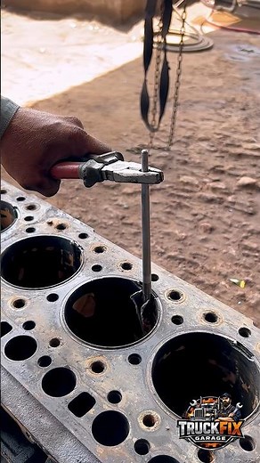 How Pros Pull Stuck Cylinder Liners Instantly #engine #truck #cylinder #liner #mechanic #skills #yt