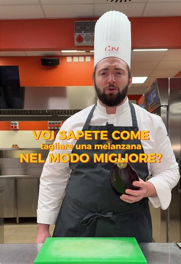 Come tagliare una melanzana nel modo migliore! Conoscevate questo trucco? Fatecelo sapere nei commenti 👇 . . . #tips #tricks #trucchi #cucina