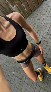 CORE WORKOUT FOR RUNNERS!🏃🏼‍♀️ A strong core is important if you want to become FASTER and BETTER at running! If your core is strong and stable, your arms and legs can produce and absorb power much better! Running feels easier because your legs do not take the full impact of the hard pavement. Do this workout round 2-3 times in a row and if you do this twice a week, you will have a rock-solid core in no time!✨ Do you have any questions? Then you can ALWAYS send me a DM on Instagram! #coreworko