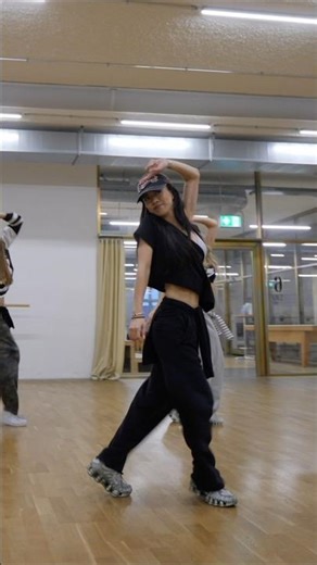 Choreo by @andrewveluz |song Calypso by @BrysonTiller #dance #brysontiller #calypso