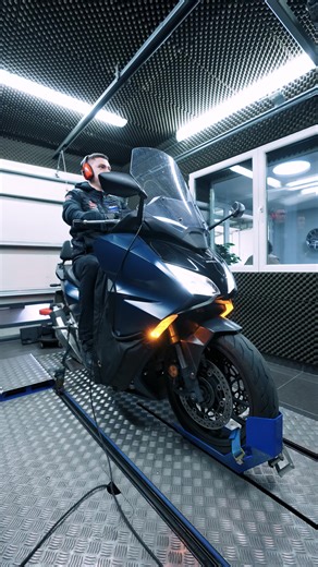 Honda Forza 750 (A2) 🛵💨 Ce Forza a gagné en dynamisme grâce à notre reprogrammation sur mesure, pour des déplacements urbains encore plus fluides ! 🏙️ ◾Stock : 48 CH / 63 NM ◾Réel : 43 CH / 64 NM ◾Stage 1 : 63 CH / 79 NM 📈 Gain : 20 CH / 15 NM Avec un débridage et un stage 1, ce scooter devient plus réactif, offrant une expérience de conduite bien plus confortable. 😉 Vous voulez booster votre véhicule ? 2 roues, 4 roues, et même s’il flotte ? Vous êtes au bon endroit, contactez-nous ! 📩 ——