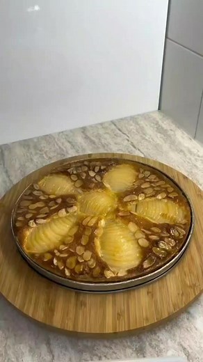 Tarte aux poires amandine 🍐🥧 #tarte #poires #amandine #dessert #faitmaison #gourmandise #yummy #instafood #pâtisserie #recette #délicieux #cuisinemaison #frenchfood #reelsfb #foodie #faitmaison #recettefacile #mukbang #recettegourmande #recipe #eat #CuisineFacile | Cuisine Délice
