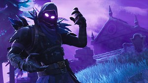 "De las profundidades de la tormena aparece, caminando por el campo de batalla, Cual espectro se mueve ya en la tienda se encuentra." ¡El traje de Cuervo y el ala delta Pasajero Emplumado ya están disponibles! | Fortnite