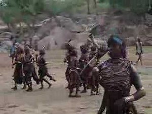 Etiopia: Hamer's tribe women being whipped 2