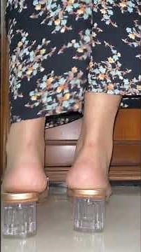 Asian girl shoeplay 👠👠