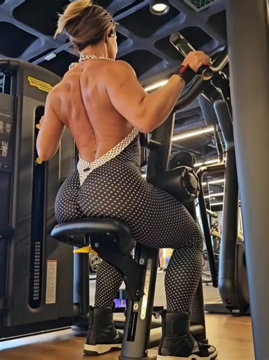 back 🔥 day 🔥 #sports #Gym #تمارين_نسائية #اتعلمى_تتمرنى_لوحدك #اتمرنى_صح