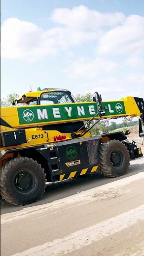 Why choose a JCB rotating telehandler?