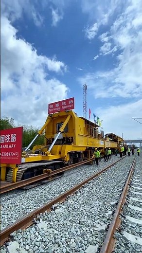 How China Lays Thousands of Kilometres of Railway Tracks Every Years ?