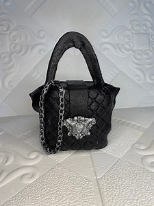 Learn how to make a mini hand bag cake. Step by step tutorials on how to make this handbag. Please like, Share and follow for more amazing tutorials | 12StarConfectionery