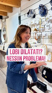 ✨ Lobi dilatati e orecchini grandi? Sì, si può! Ti mostro un trucchetto semplice per indossare anche i modelli più importanti con il massimo comfort e senza problemi al lobo! Mai più senza la nostra magica farfallina speciale! Indossa ciò che più ti piace! A volte basta solo conoscere la soluzione giusta ✨ 💍 Cose Così Bijoux: esalta ciò che ti rende speciale! 🌟 Non perderti le novità in arrivo! 🩷 Scopri lo shop al link in bio! | Cose Così