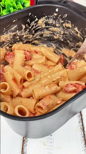 CREAMY PASTA WITH FETA AND CHERRY TOMATOES IN THE AIR FRYER