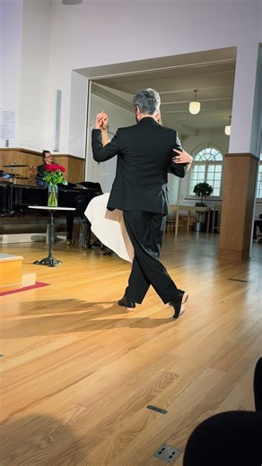 #tango #tangoargentino #argentinetango #tangosuiza #tangobern #tangoswitzerland #tangocouple #tangoshow #argentinetango❤️ #tangoitaly #tangoitalia #tangoitaliano | Paolo Lombardo y Elena Bertagna