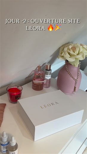 LEORA - Ton rituel de nuit 3 en 1 🌙 on Instagram: "✨ Léora arrive… et je vous dévoile tout. ✨ Je décompose enfin le kit Léora, pensé pour prendre soin de vous pendant votre sommeil, sans effort 🤍 Dans le kit, vous trouverez : 🤍 Un bonnet en soie de mûrier pour protéger vos cheveux toute la nuit 🤍 Un masque en soie de mûrier pour protéger le visage et favoriser un sommeil réparateur 🤍 Un boucleur en soie + ses deux chouchous en soie pour des boucles parfaitement dessinées sans effort, pendan