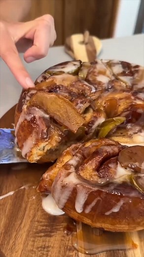 94K views · 693 reactions | easy apple cake you should try #foodreels #deliciousfood #applecake | Home Hacks & Easy Snacks | Facebook