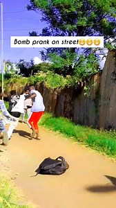 Bomb prank on the street watch till the end 😁😁😁😁 #viralreels #reelsfbpage #trendingreels #igreels #trendingcomedy #comedyreels #trending #viralcomedy #funnyvideos #Nation | 𝐖𝐀𝐌𝐁𝐈𝐋𝐈𝐀𝐍𝐆𝐀𝐀
