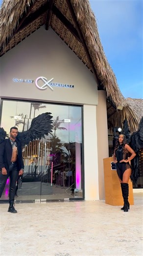 An evening to remember. Elevate your stay with the Culinary Experience ($) 🥂🔥 -- Una velada para recordar. Eleva tu estadía con el Culinary Experience ($) 🥂🔥 #royaltonpuntacana | Royalton Punta Cana