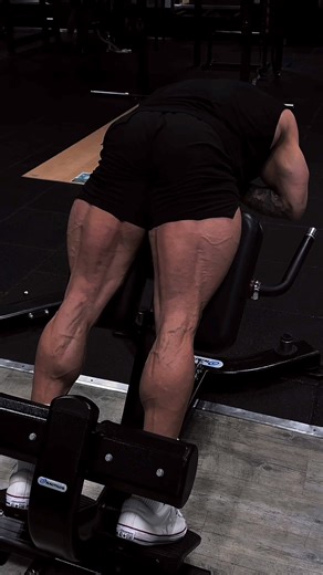 Stop guessing and start growing. 📈 Whether you're chasing size or strength, your leg day needs variety. We’ve compiled the complete list of must-do exercises for your quads, hamstrings, and calves to ensure no muscle is left behind. Read all about it here 👉🏻 https://gymbeam.com/blog/list-of-exercises-muscles-of-legs-thighs-hamstrings-and-calves/ | GymBeam