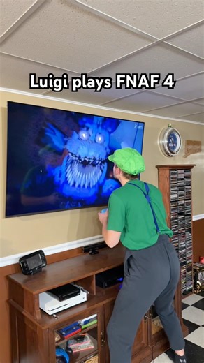 Luigi plays FNAF 4! 🐰