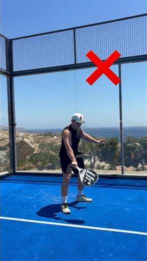 ❌ Do not slice with the racket going diagonally ➡️ to Slice : Push + then pronate the wrist ✅