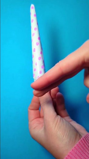 Sparkle and Shine: Adorable Hello Kitty Nail Art! ✨💖