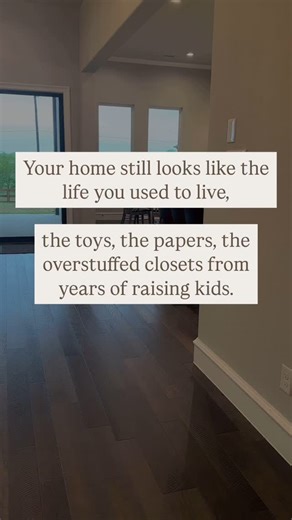 Your home still looks like the life you used to live— the toys, the paper piles, the closets full of “what ifs” and memories... But now? You’re in a new season. And it’s time to reset your space to reflect who you are now— before you inherit your parents’ clutter and pass the same burden to your kids. Because every day you spend overwhelmed by piles, paper, and chaos... is another day you feel disconnected from your home— and from yourself. 💛 This is how you take back your space. This is how yo