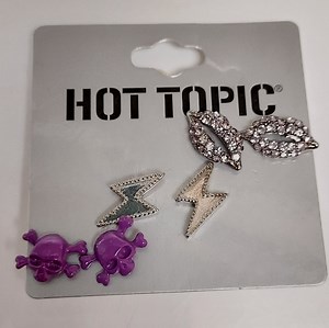 ☠️ Hot Topic silver earrings set skulls, lightning bolts rhinestone kiss lips