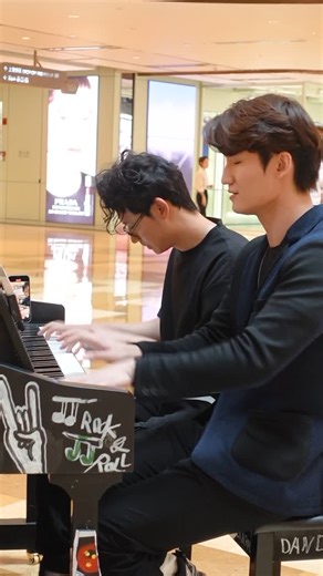 Niu Niu (牛牛） | So much fun joining Tony Ann on public piano in Shanghai 🔥🔥 @universalmusichk @universalmusicgc #icarus #publicpiano #tonyann... | Instagram