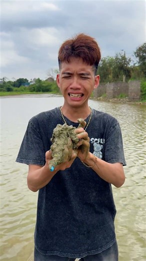 Khi Chiếc Kèn Vui Nhộn Bị Rơi Xuống Bùn #short