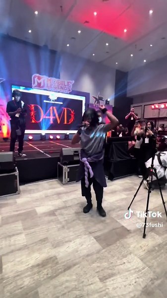 Backflip and Cosplay Performance at D4vd Concert