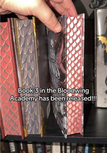 The Wings That Bind Deluxe Edition is here - it’s book 3 in the Bloodwing Academy and an absolute beauty and must have on a fantasy readers bookshelf! @HarperCollins #readingweek #deluxeedition #romantasybooks #specialedition #fantasyromance