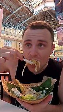 American Eating $1.60 NASI LIWET at Pasar Gede Surakarta, Indonesia 🇮🇩🔥#streetfood