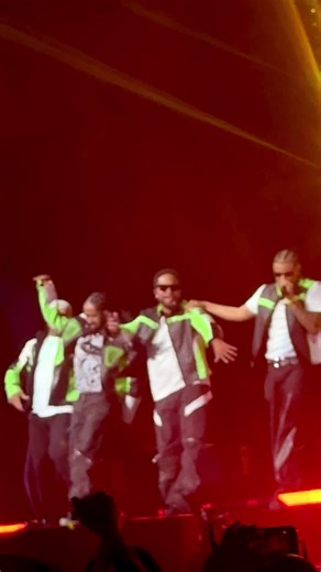 B2K still got the moves the songs! @Omarion @Lil Fizz @JBooG Live @razb_b2k #boysforlifetour2026 #b2k #livestory #omarion #springbreak