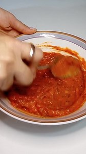 ✨ Pate de Legume cu Semințe de Chia – Simplu, Sănătos, Delicios! 🥗 Astăzi vă propun o rețetă rapidă și nutritivă, perfectă pentru micul dejun, gustări sau aperitive. 🥄 Fără conservanți, doar ingrediente naturale, pline de savoare! 🌱 Ingrediente: Un cartof dulce mediu 🥔 Doi ardei capia roșii 🌶️ O ceapă roșie mică 🧅 O linguriță de muștar clasic Două linguri de semințe de chia Sare și piper, după gust 🧂 Mod de preparare: 1️⃣ Coace cartoful dulce și ardeii capia până devin moi, apoi pasează-l