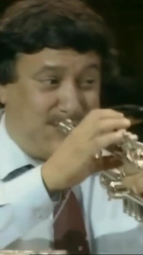 😍ARTURO SANDOVAL - WOW😍 🔊Arturo Sandoval with United Nations Orchestra by Dizzy Gillespie! . 🌎 @arturo_sandoval_arocha . . . #trumpetlovers #trumpet #trompeta #trompete #trumpetmaster #trumpettist #dizzygillespie #arturosandoval #dizzygillespie #jazztrumpet #jazzmusic #livemusic #maestro #great | Trumpet Lovers