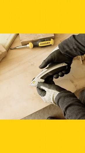 Stanley Türkiye on Instagram: "Tek düğme ile kolay bıçak değişimi ve sağlam alüminyum gövde her zaman iş başında! ✂️ Stanley 0-10-788 Maket Bıçağı, ergonomik tasarımı ve kilitleme özelliği sayesinde uzun süreli, güvenli ve rahat kullanım sunuyor. 8 bıçaklı depolama haznesi ile her an yeni bir bıçak hazır. #Stanley"