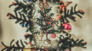 DIY Faux German Antique Feather Christmas Tree - Free Pattern