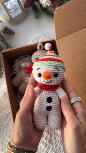 1.9K views · 14 reactions | Cotton holiday cuties ❄️ A Snowman, Reindeer, and Gingerbread friend — soft, cozy, and ready to bring Christmas magic to your home. Crochet patterns by fionadolls — ✨ https://fionadollshop.etsy.com/listing/1609175139 #amigurumi #crochetpattern #snowman #reindeer #gingerbread #christmascrochet #handmadechristmas #amigurumitoys #crochetdesign #holidayvibes #crochetaddict #crochetersofinstagram #fionadolls | Julia Kor | Facebook