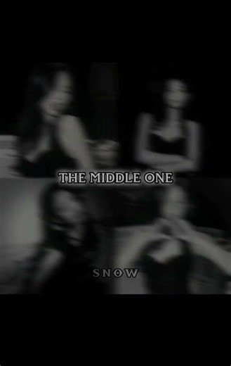 THE MIDDLE ONE 😎💀#blackpink #JENJIE#LISA#JISOO#ROSE#100kvews #fypviral #mafia #song