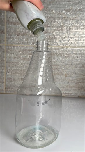 DIY window cleaning solution using simple ingredients. | Genius Club