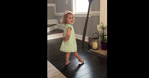 2-year-old hears Irish song busting out Irish dance mom lucky to get on camera