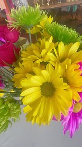 Spring has sprung at Elliebelles!!! 🌷🌺🌸🌼 #springfashion #springbreak #newarrivals #131bullstreet #elliebelleslagrange #shoplocal #boutique #downtownlagrange #boutiqueshopping | Elliebelles