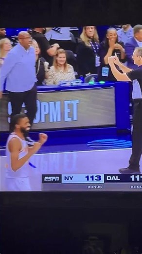 The Knicks defeat the Mavericks 113-111 controversial ending