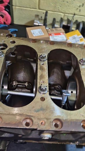 70K views · 1.7K reactions | Mais um serviço porco ! Vai voltar para fazer direito, se não fizer eu não monto ! @superfãs #retífica #destacar #mecanica #bongo #Forcargo #mecanicos #motores #camioneiros #PROFISSIONAL #KIA #ivecodaily | Mecânicos Da Linha De Montagem Pesada | Facebook