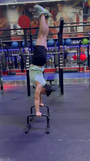 ❌ . . . . . . . . . . #handstand #handstands #gym #gymnastics #acro #acrobatics #cross #crossfit #train #training #trainer | Javier Mejia Gudino