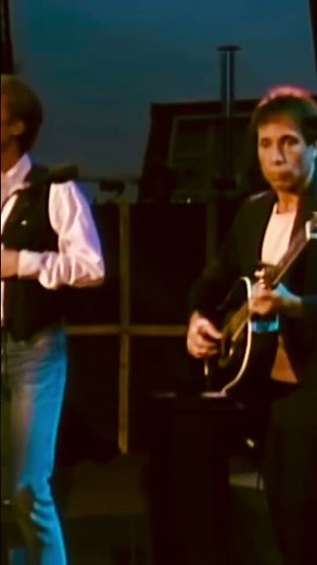 Scarborough Fair. Simon and Garfunkel live in Concert.