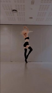 BURLESQUE DANCE🦚