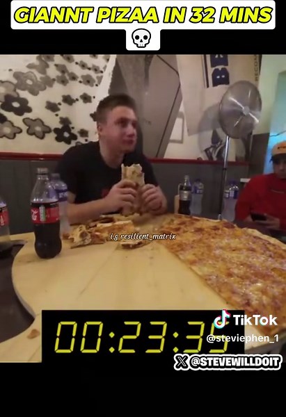 steve ate the largest pizaa ever #steveclips #kickstreaming #streamer #stevewilldoit