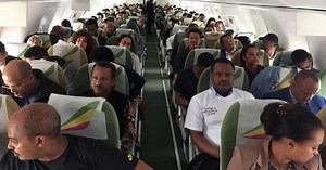 Historic Ethiopian flight welcomed in Eritrea with cheers | Africanews