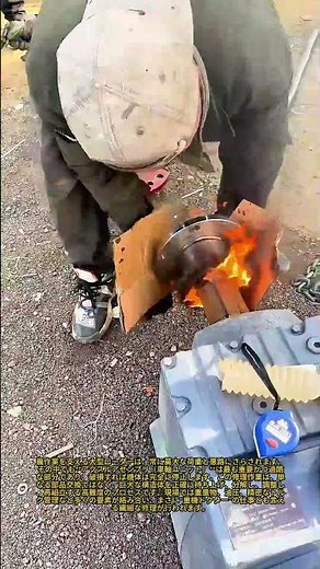 大型機械の修理：農機具ローダーの壊れた車軸アセンブリの修理